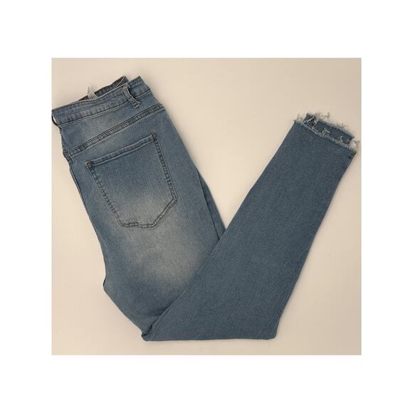 SHEIN Curve | Distressed Capri Jeans | Women’s Plus 2X | Blue Denim - Picture 1 of 4